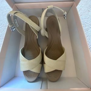 NWOT croc Leigh II wedge